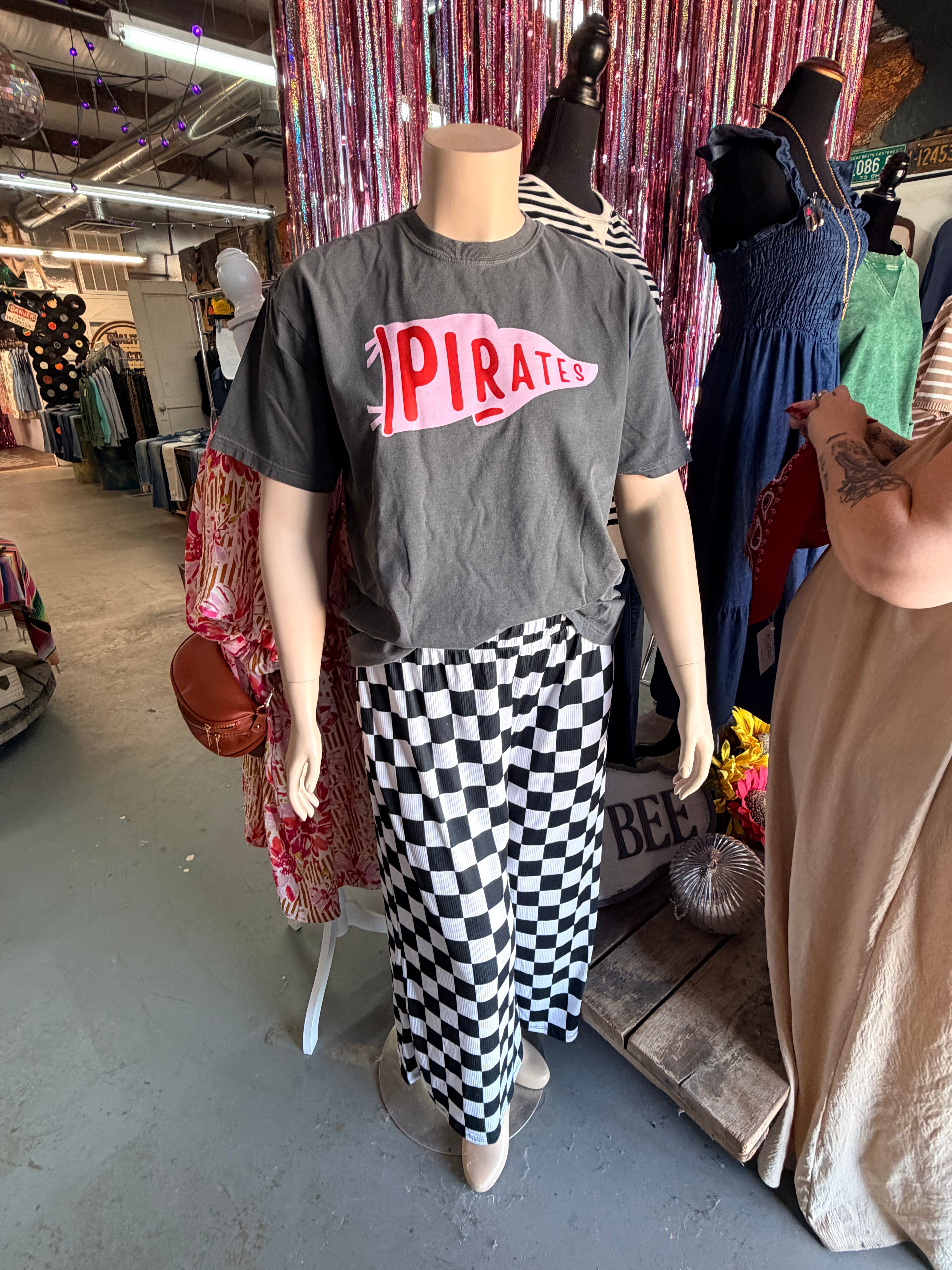 PIRATES Pennant Tee