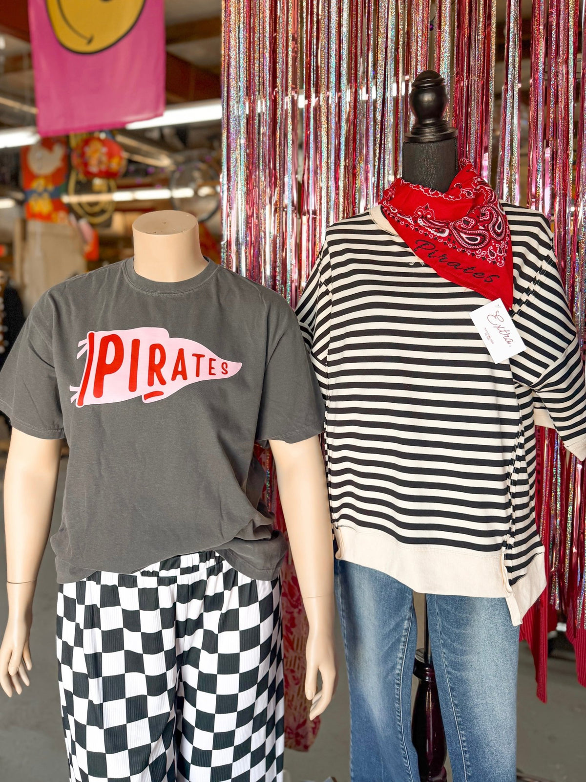 PIRATES Pennant Tee - Extra