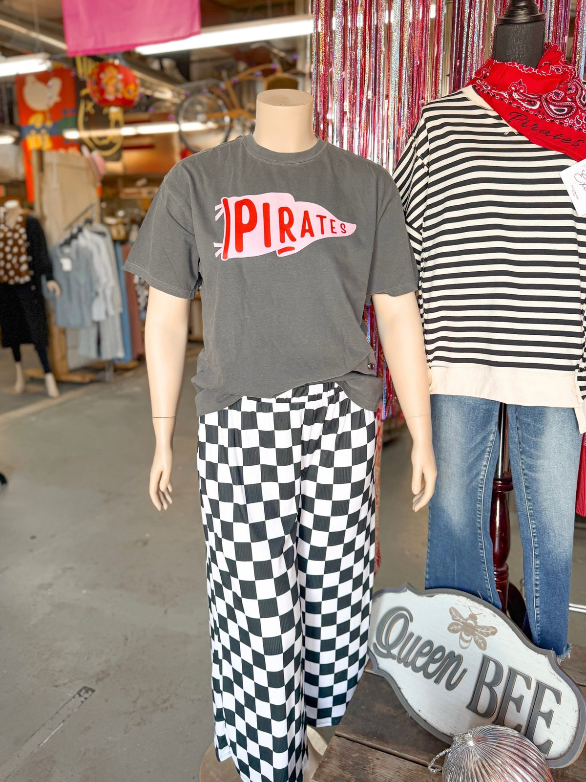 PIRATES Pennant Tee - Extra